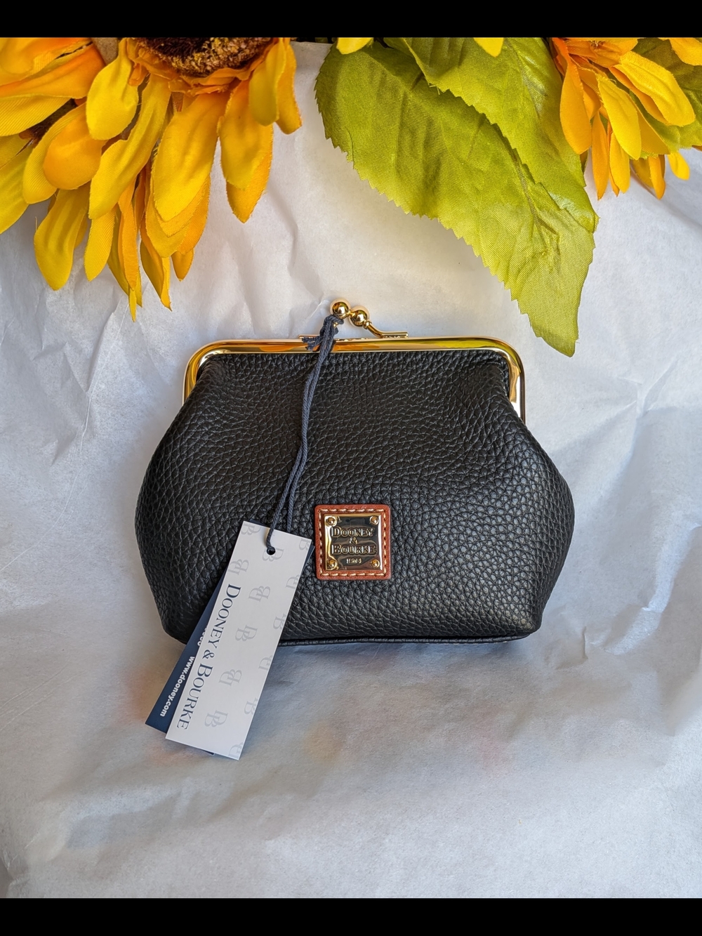 NWT! Dooney & Bourke Pebble Leather Kiss-Lock Large Coin Purse in BLACK